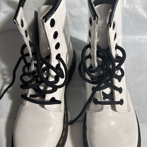 Dr.Martens 11821 White Lace-Up Women's combat Boots size 6 pre-owned
